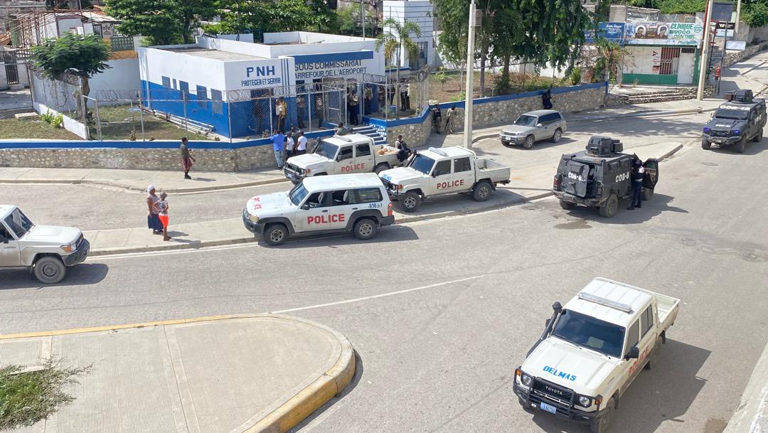 7 février : la PNH rouvre le sous-commissariat de Carrefour Aéroport, symbole de la reprise de l’autorité de l’État
